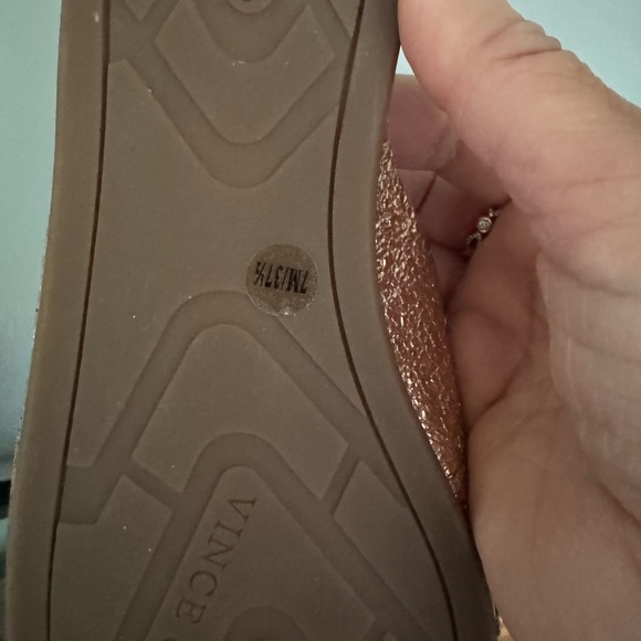 Vince Camuto gold leather sandals ( Never worn ) - Picture 3 of 5